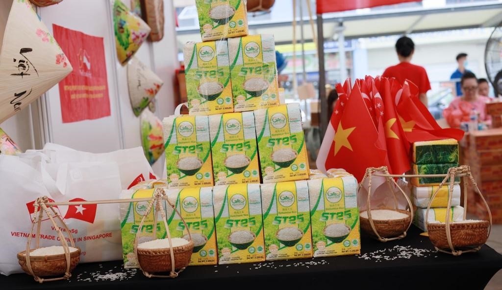 Gạo Việt Nam tiếp tục giữ vững vị trí TOP 3 tại thị trường Singapore Gạo Việt Nam tiếp tục giữ vững vị trí TOP 3 tại thị trường Singapore