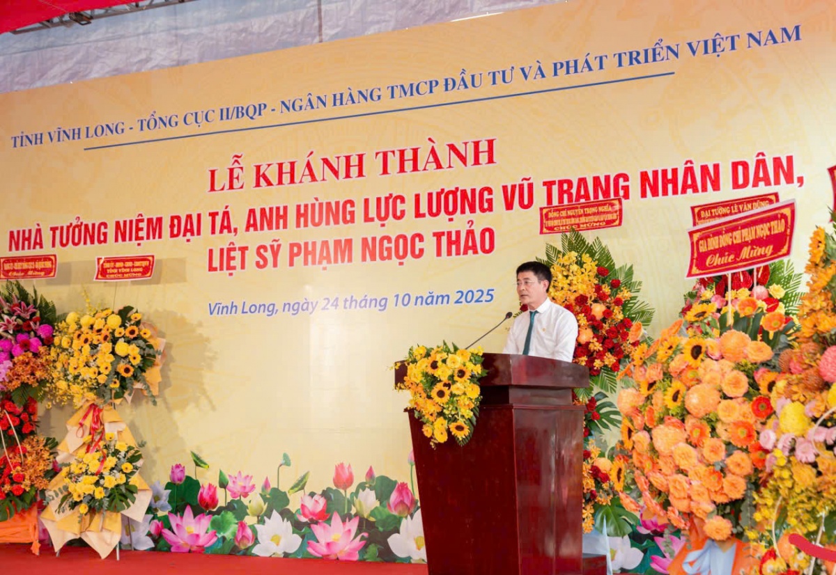 Đồng chí Lại Tiến Quân - Phó Tổng Giám đốc BIDV, phát biểu tại buổi lễ Đồng chí Lại Tiến Quân - Phó Tổng Giám đốc BIDV, phát biểu tại buổi lễ