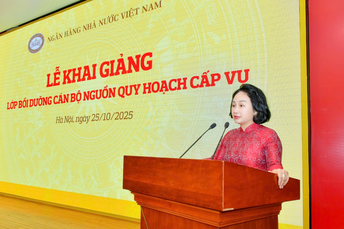 Công tác cán bộ là then chốt, quyết định thành công của ngành Ngân hàng Công tác cán bộ là then chốt, quyết định thành công của ngành Ngân hàng
