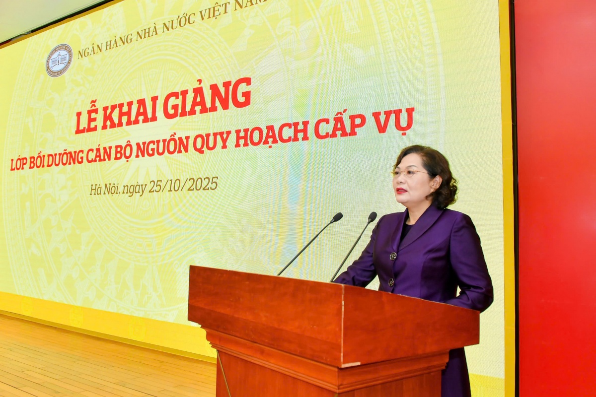 Công tác cán bộ là then chốt, quyết định thành công của ngành Ngân hàng Công tác cán bộ là then chốt, quyết định thành công của ngành Ngân hàng