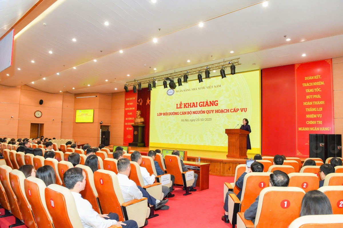 Công tác cán bộ là then chốt, quyết định thành công của ngành Ngân hàng Công tác cán bộ là then chốt, quyết định thành công của ngành Ngân hàng