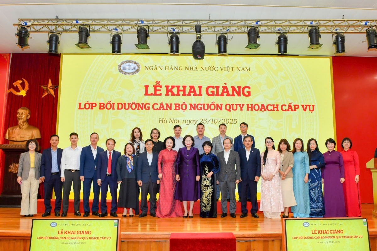 Công tác cán bộ là then chốt, quyết định thành công của ngành Ngân hàng Công tác cán bộ là then chốt, quyết định thành công của ngành Ngân hàng