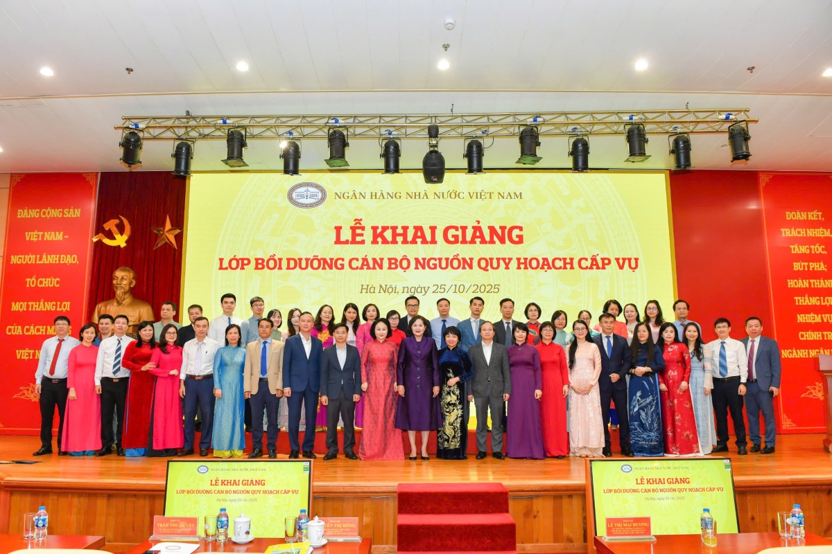 Công tác cán bộ là then chốt, quyết định thành công của ngành Ngân hàng Công tác cán bộ là then chốt, quyết định thành công của ngành Ngân hàng