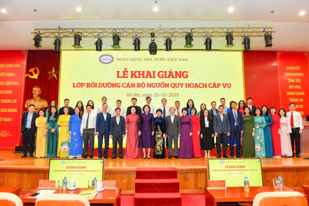 Công tác cán bộ là then chốt, quyết định thành công của ngành Ngân hàng Công tác cán bộ là then chốt, quyết định thành công của ngành Ngân hàng