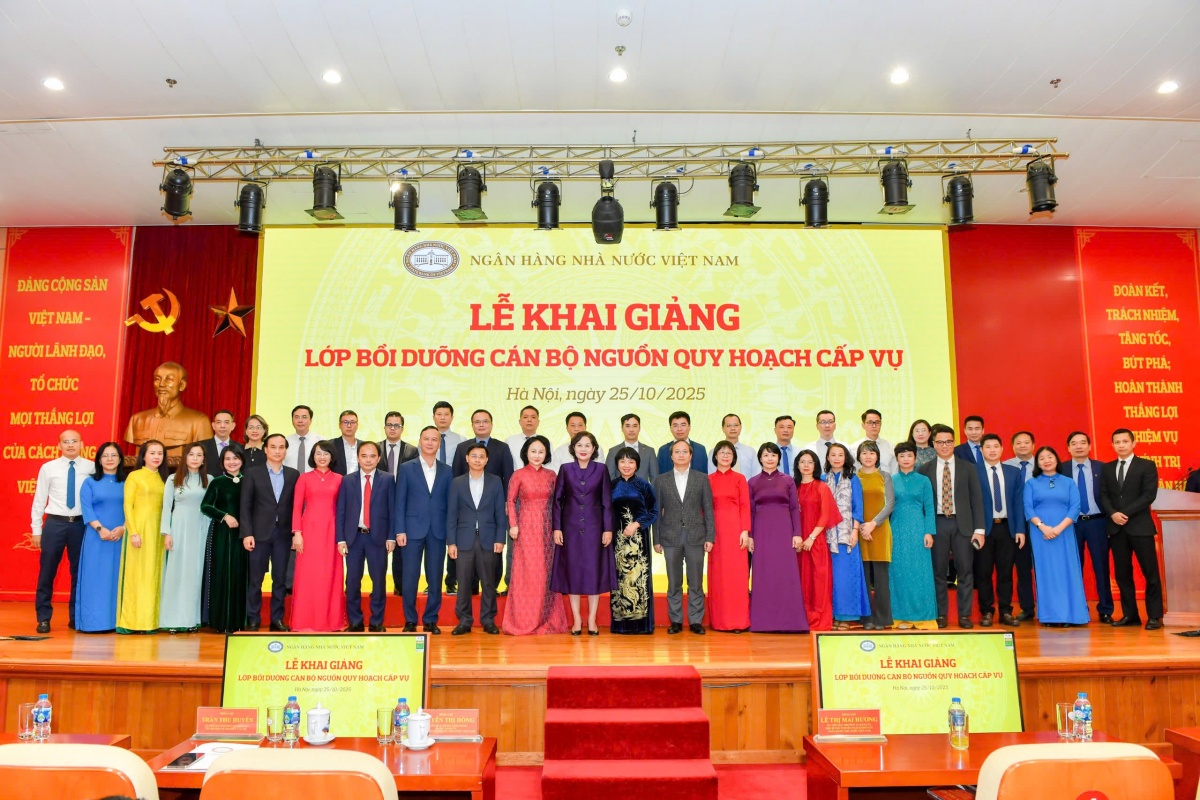 Công tác cán bộ là then chốt, quyết định thành công của ngành Ngân hàng Công tác cán bộ là then chốt, quyết định thành công của ngành Ngân hàng