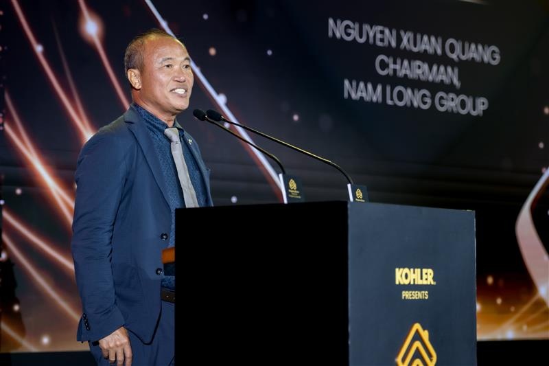 Ông Nguyễn Xuân Quang - Chủ tịch HĐQT Công ty Cổ phần Đầu tư Nam Long nhận giải Nhân vật Bất động sản của năm