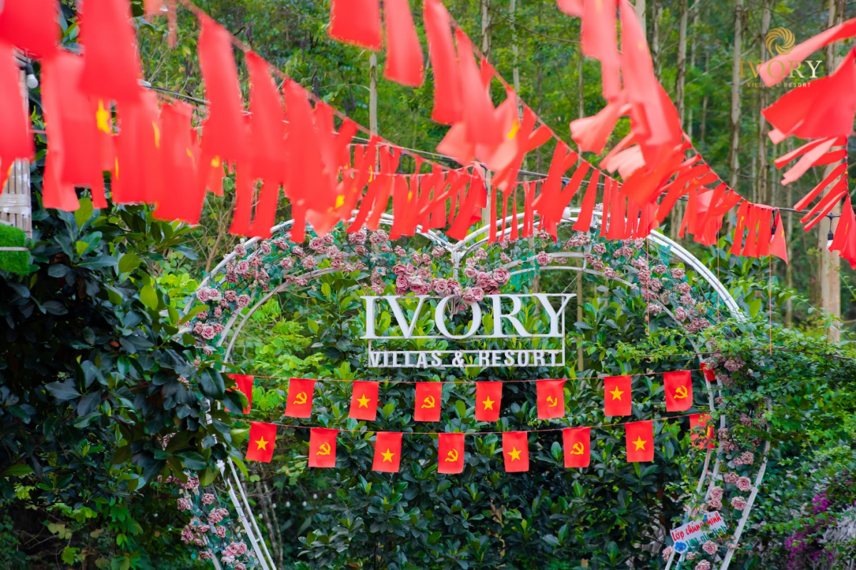 Không gian check-in rực rỡ sắc đỏ, chào mừng Quốc khánh 2/9 tại Ivory Villas & Resort (Ảnh minh họa: Ivory Villas & Resort)