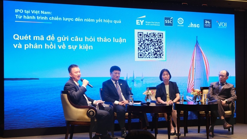 Các chuyên gia chia sẻ tại hội thảo