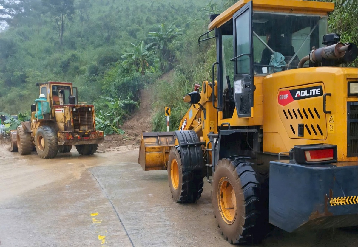 Nhiều tuyến quốc lộ đi qua Đà Nẵng bị sạt lở và cấm lưu thông Nhiều tuyến quốc lộ đi qua Đà Nẵng bị sạt lở và cấm lưu thông