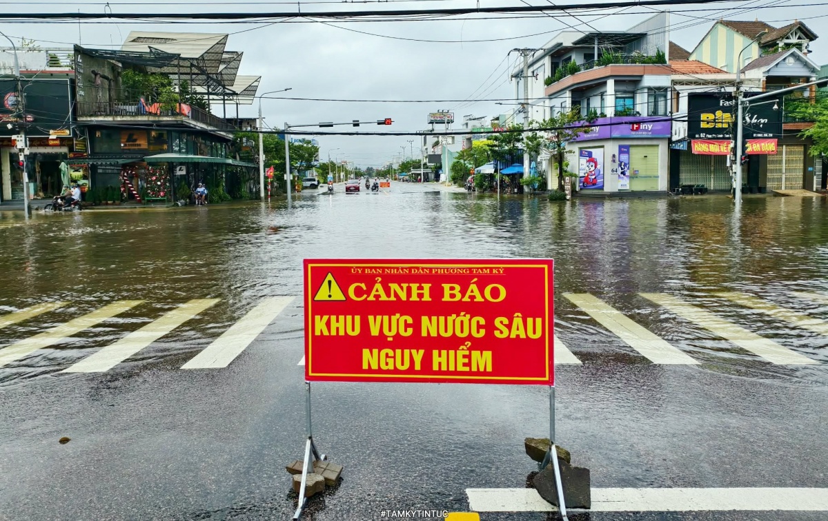 Đà Nẵng: Mưa lũ gây thiệt hại nặng