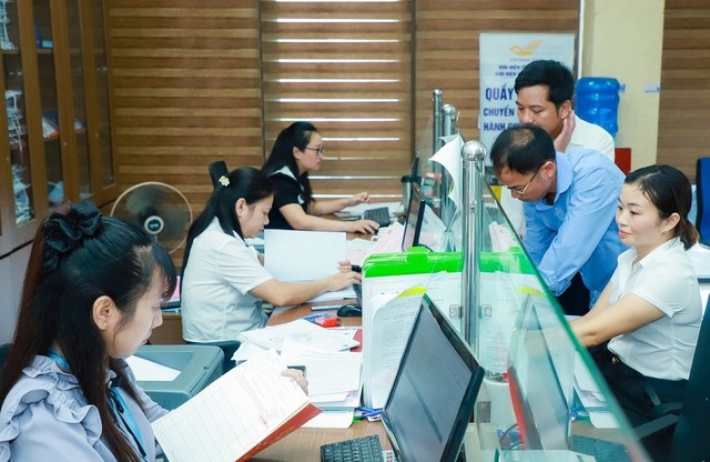 Tăng lương cơ sở khuyến khích công chức tận hiến Tăng lương cơ sở khuyến khích công chức tận hiến