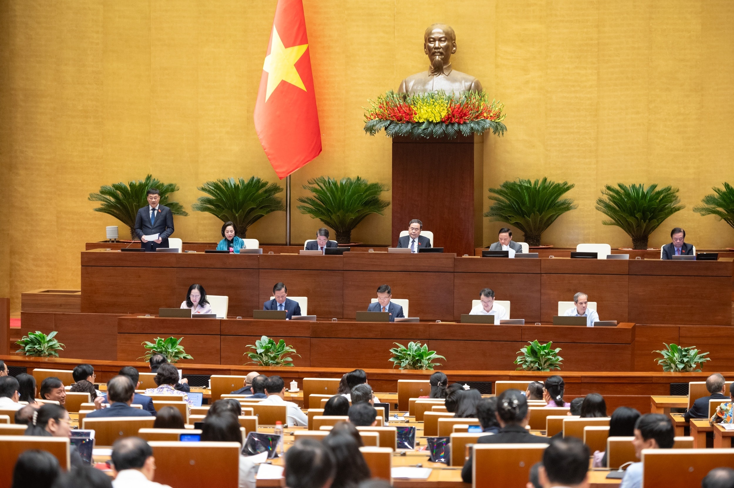 Tăng lương cơ sở khuyến khích công chức tận hiến Tăng lương cơ sở khuyến khích công chức tận hiến