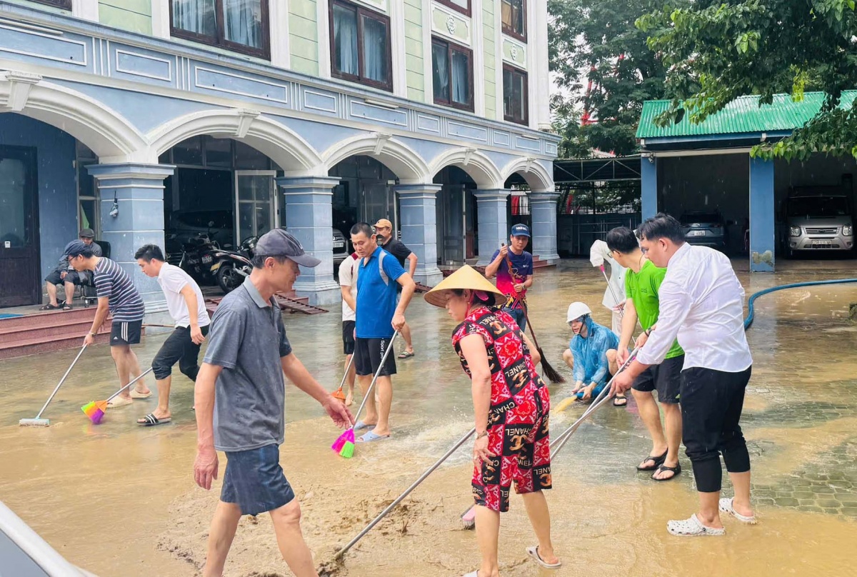 Agribank hỗ trợ các điểm ảnh hưởng lũ lụt ở miền Trung