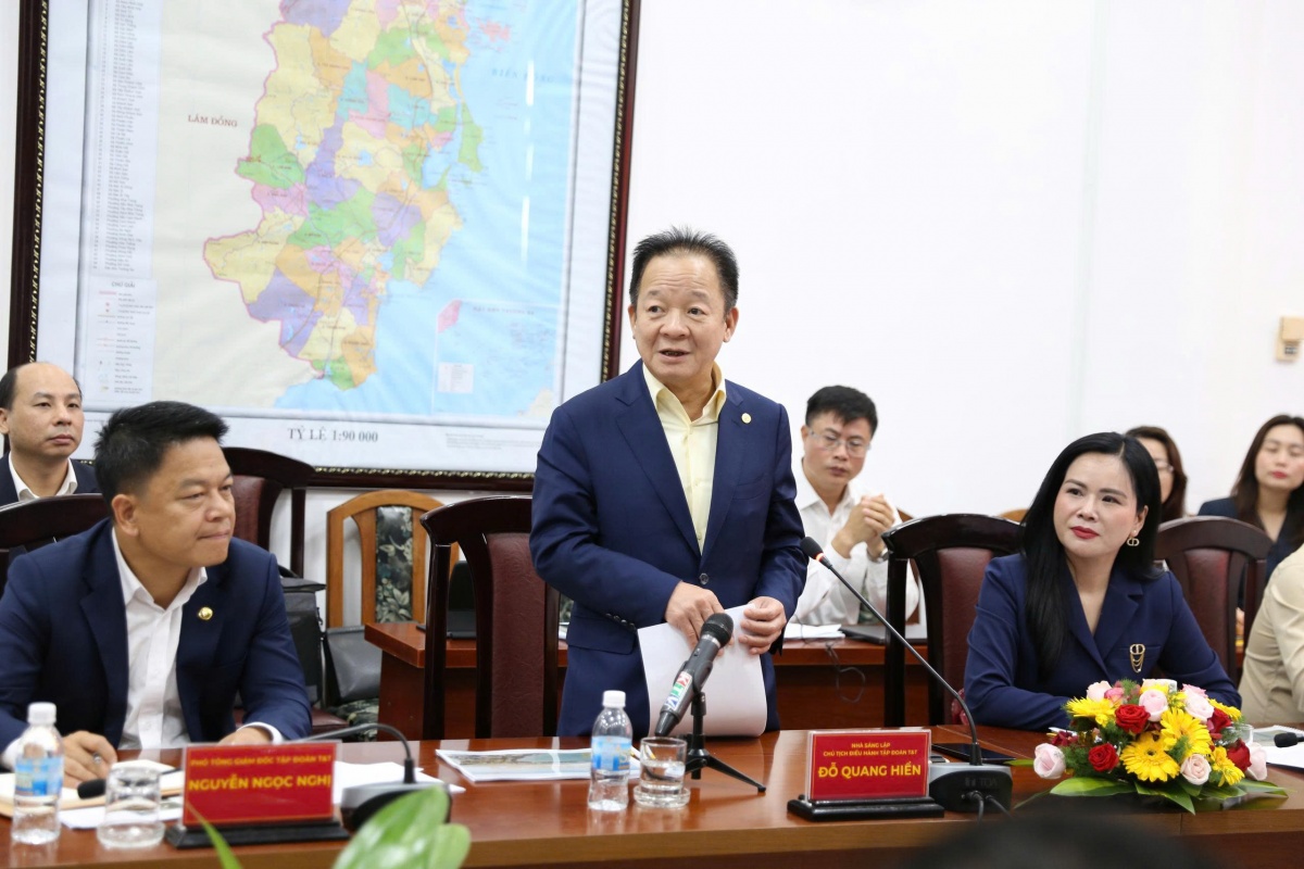 Chủ tịch Điều hành Tập đoàn T&T Group Đỗ Quang Hiển phát biểu tại buổi làm việc