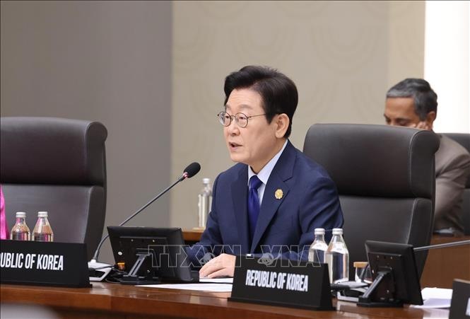 Tổng thống Hàn Quốc Lee Jae Myung phát biểu khai mạc Hội nghị APEC lần thứ 32. Ảnh: Lâm Khánh/TTXVN Tổng thống Hàn Quốc Lee Jae Myung phát biểu khai mạc Hội nghị APEC lần thứ 32. Ảnh: Lâm Khánh/TTXVN