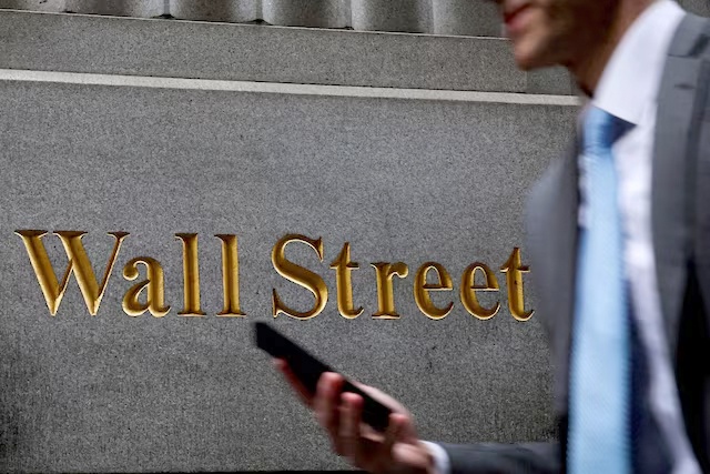 Amazon kéo Wall Street đi lên, nhưng tín hiệu thận trọng từ Fed ghìm bớt hưng phấn Amazon kéo Wall Street đi lên, nhưng tín hiệu thận trọng từ Fed ghìm bớt hưng phấn
