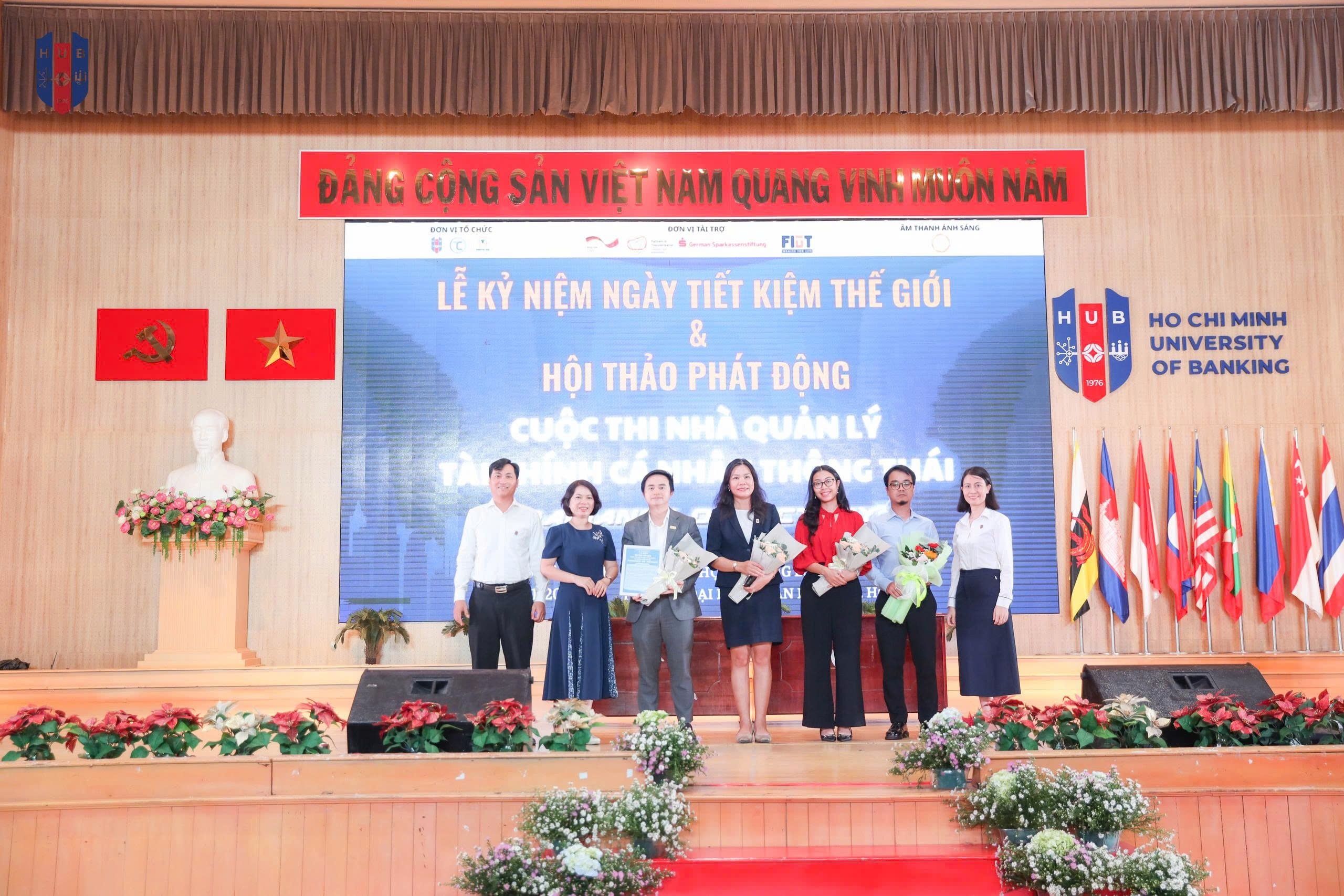 những thí sinh tham gia có cơ hội nhận được nhiều giải thưởng, học bổng, kỷ niệm chương, giấy chứng nhận