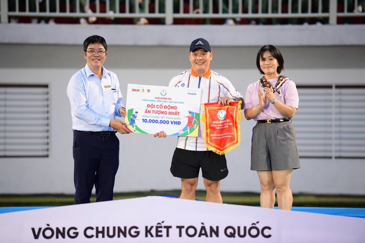 Đội cổ động ấn tượng nhất giải thuộc về Công đoàn NHVN Đội cổ động ấn tượng nhất giải thuộc về Công đoàn NHVN
