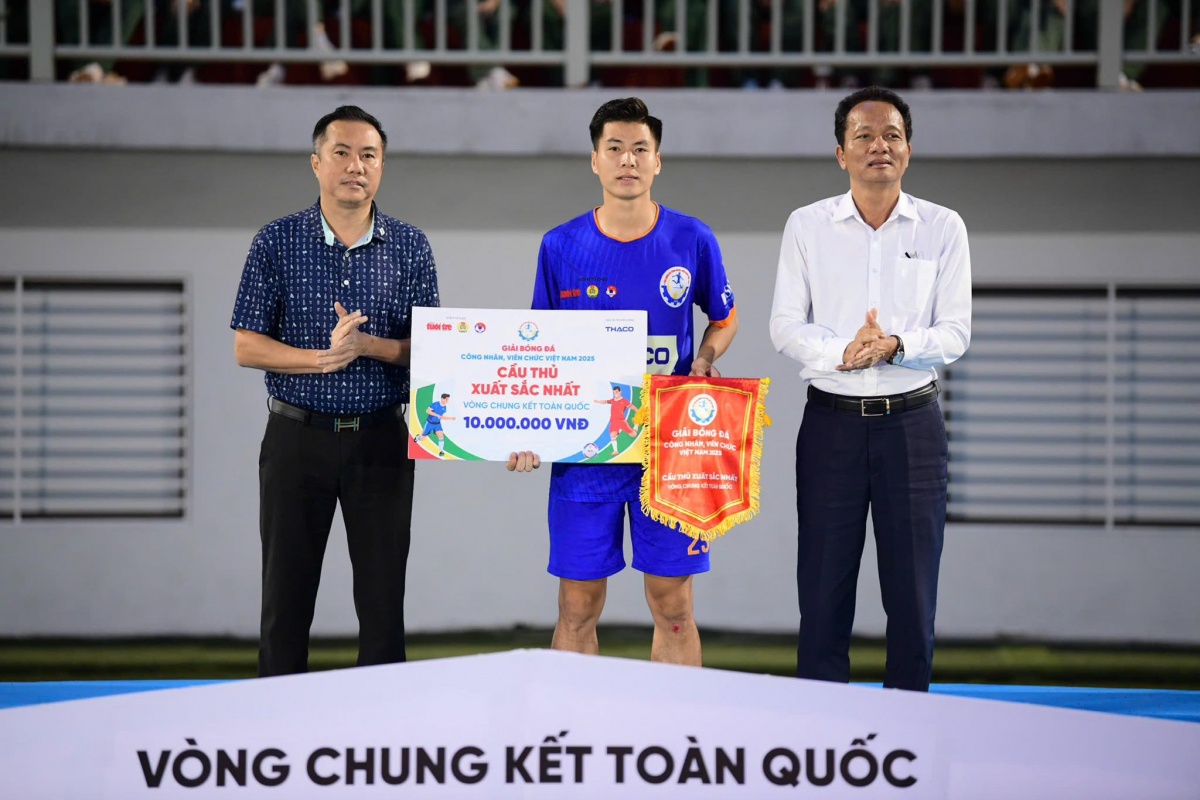 Cầu thủ xuất sắc nhất vòng chung kết giải bóng đá CNVCLĐ năm 2025 Cầu thủ xuất sắc nhất vòng chung kết giải bóng đá CNVCLĐ năm 2025