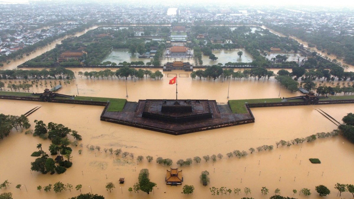 NHNN triển khai các giải pháp hỗ trợ khách hàng khắc phục hậu quả sau bão lũ NHNN triển khai các giải pháp hỗ trợ khách hàng khắc phục hậu quả sau bão lũ