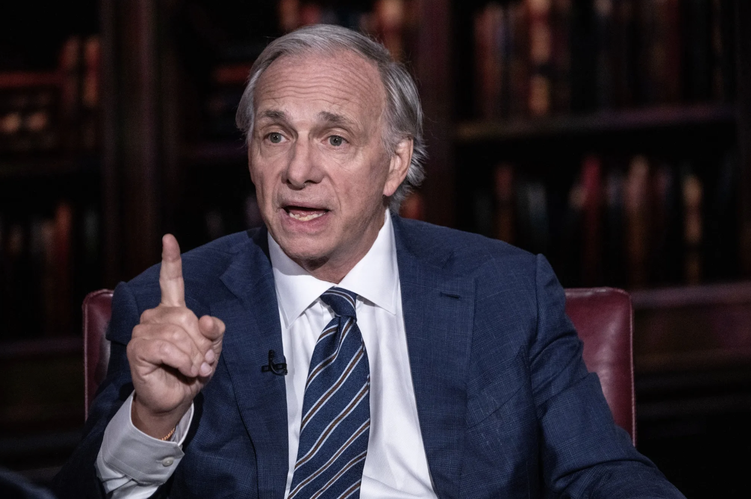 Tỷ phú Ray Dalio: Giữ toàn bộ tiền trong tài khoản là sai lầm