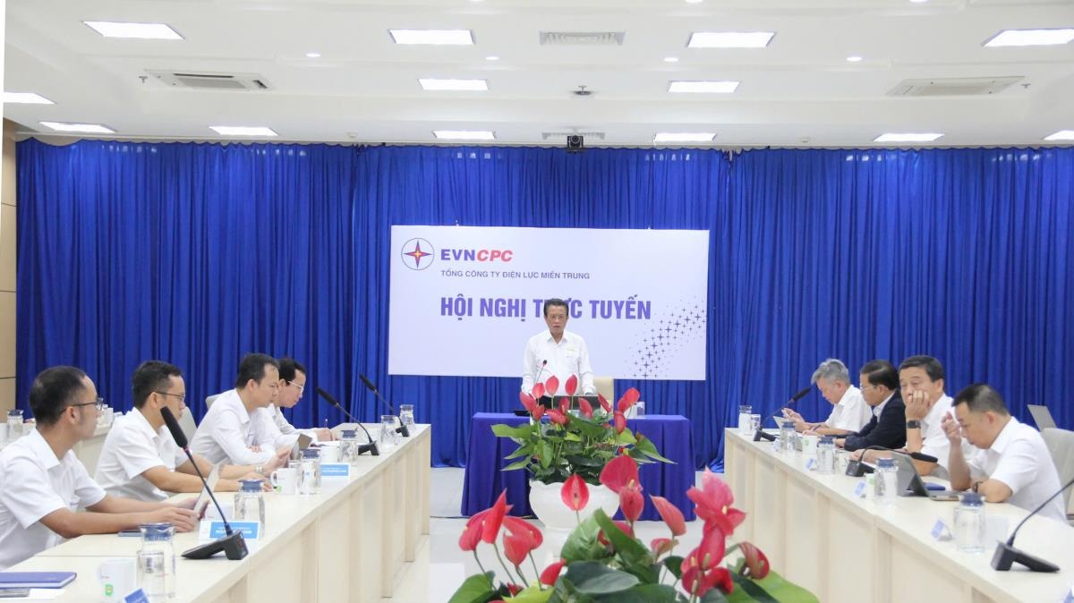 EVNCPC cấp điện trở lại cho gần 100% khách hàng sau mưa lũ