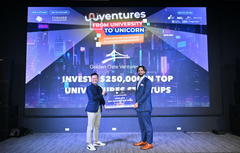 (Từ trái sang phải) Ông Edward Lim và ông Vinnie Lauria, khởi động khóa đầu tiên của UniVentures – chương trình đổi mới sáng tạo khu vực kết nối sức mạnh của hai hệ sinh thái đổi mới Singapore và Việt Nam. (Từ trái sang phải) Ông Edward Lim và ông Vinnie Lauria, khởi động khóa đầu tiên của UniVentures – chương trình đổi mới sáng tạo khu vực kết nối sức mạnh của hai hệ sinh thái đổi mới Singapore và Việt Nam.