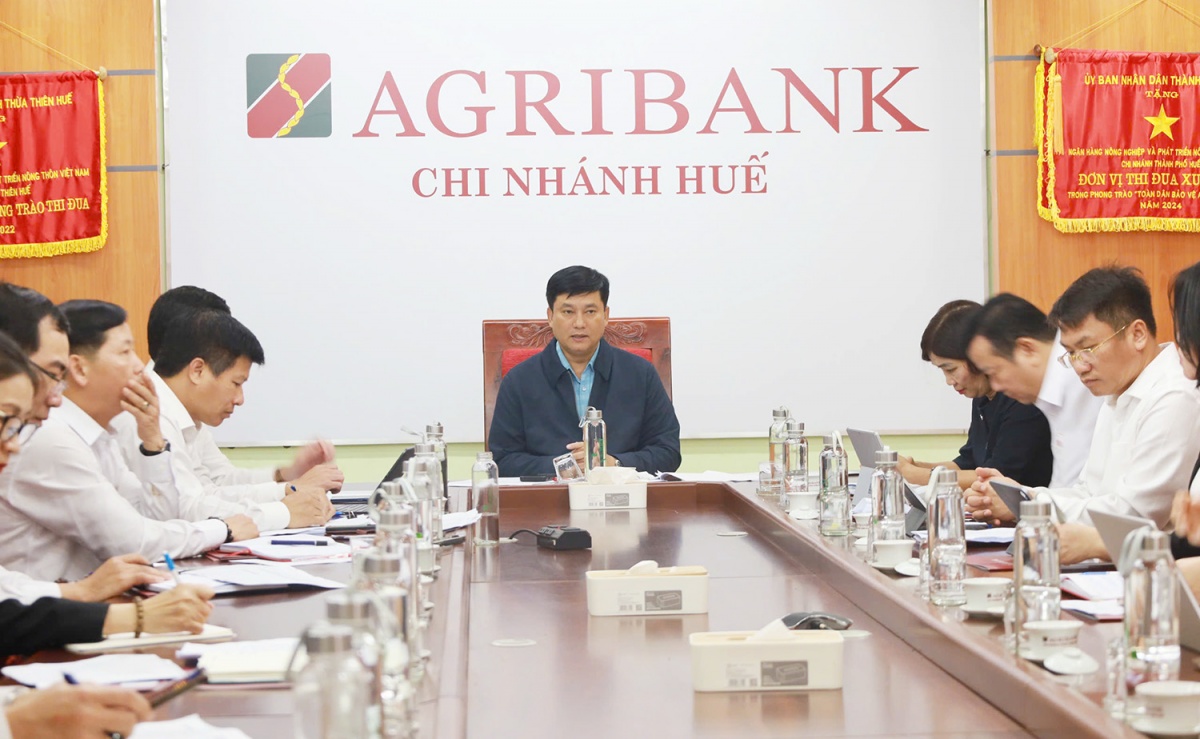 Agribank hỗ trợ kịp thời khách hàng và người lao động tại Đà Nẵng, Huế bị thiệt hại do bão lũ Agribank hỗ trợ kịp thời khách hàng và người lao động tại Đà Nẵng, Huế bị thiệt hại do bão lũ