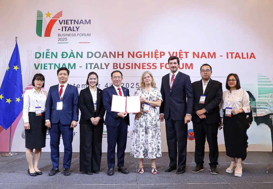 Agribank nâng tầm vị thế và năng lực cạnh tranh trên bản đồ tài chính thế giới Agribank nâng tầm vị thế và năng lực cạnh tranh trên bản đồ tài chính thế giới