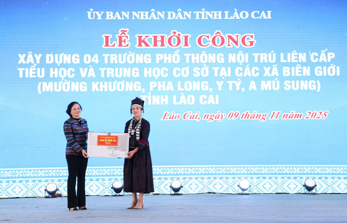 Agribank đồng hành Lễ khởi công 4 trường nội trú biên giới Lào Cai và trao quà cho học sinh khó khăn Agribank đồng hành Lễ khởi công 4 trường nội trú biên giới Lào Cai và trao quà cho học sinh khó khăn
