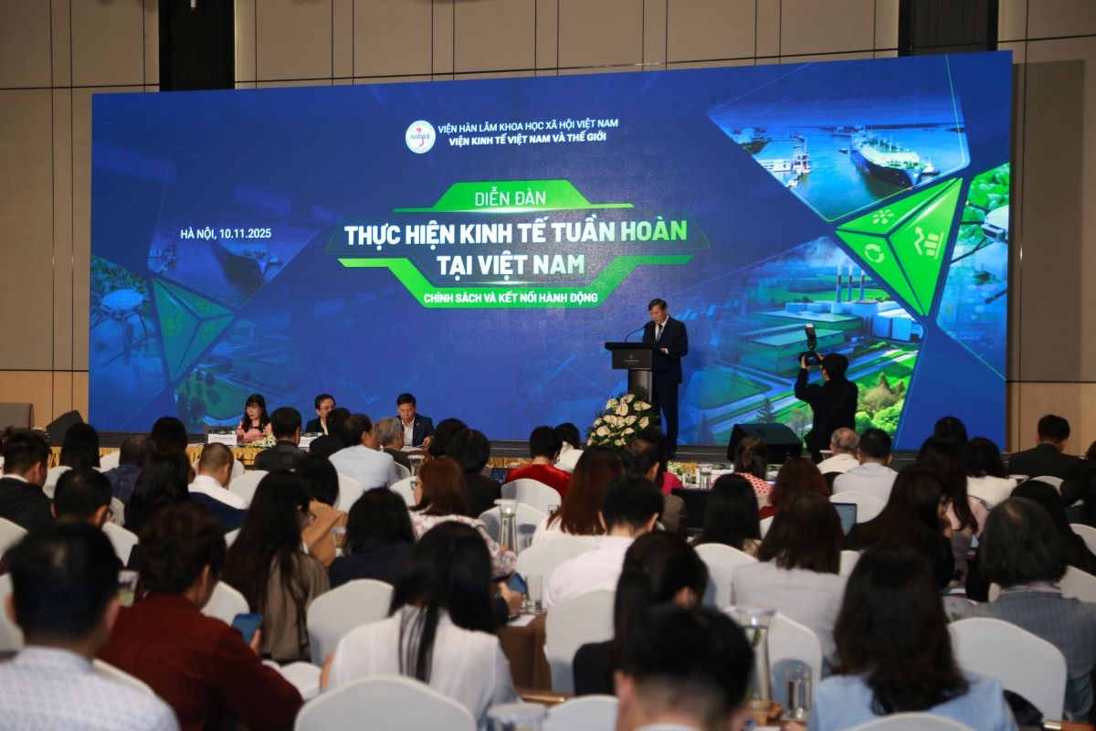 Quang cảnh diễn đàn Quang cảnh diễn đàn