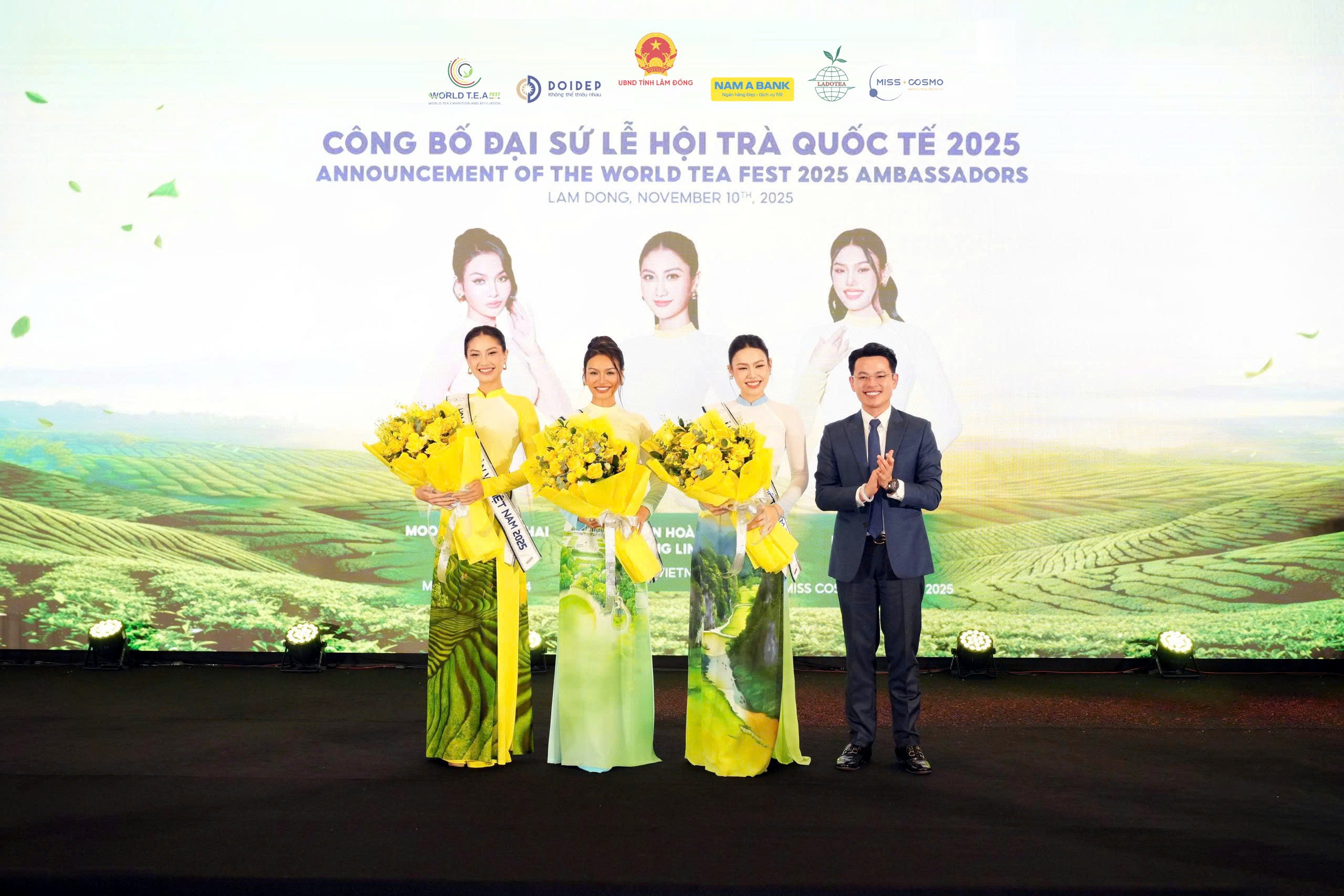 Công bố Đại sứ Lễ hội Trà quốc tế 2025: Hoa hậu Hoàn Vũ Việt Nam 2025 - Nguyễn Hoàng Phương Linh;Runner-Up Miss Cosmo 2024 - Karnruethai Tassabut; Á hậu Hoàn vũ Việt Nam 2025 - Đỗ Cẩm Ly (từ trái sang).