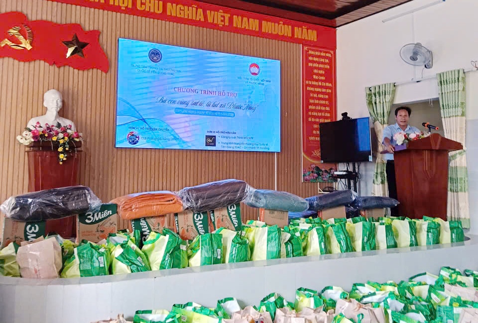 Chung tay hỗ trợ bà con vùng bị thiên tai xã Phước Năng