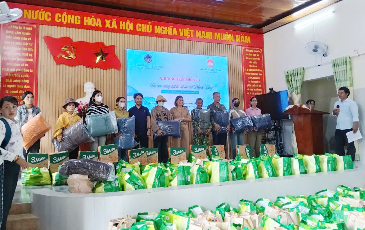 Chung tay hỗ trợ bà con vùng bị thiên tai xã Phước Năng