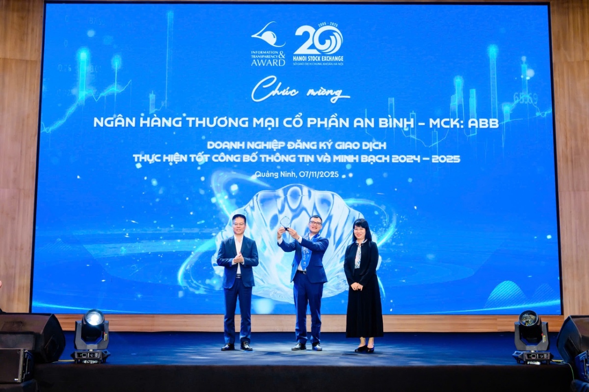 Ngày 07/11/2025, ABBANK được vinh danh trong Top 10 Doanh nghiệp đăng ký giao dịch thực hiện tốt công bố thông tin và minh bạch 2024 – 2025 do HNX công bố Ngày 07/11/2025, ABBANK được vinh danh trong Top 10 Doanh nghiệp đăng ký giao dịch thực hiện tốt công bố thông tin và minh bạch 2024 – 2025 do HNX công bố