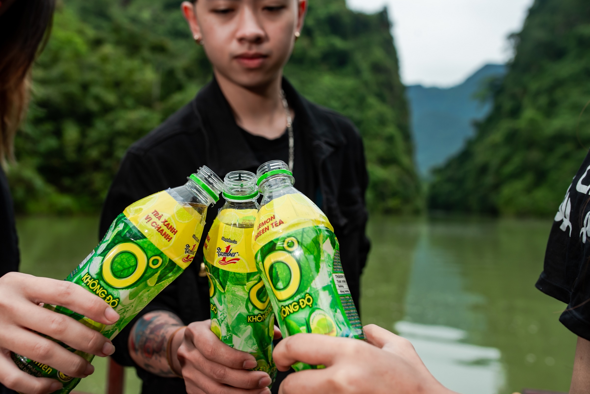 Trà Xanh Không Độ, một “must-have item” để giải nhiệt cuộc sống của người trẻ. Trà Xanh Không Độ, một “must-have item” để giải nhiệt cuộc sống của người trẻ.