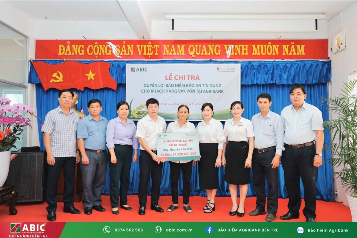Bảo hiểm Agribank chi nhánh Bến Tre chi trả hơn 700 triệu đồng quyền lợi cho khách hàng Bảo hiểm Agribank chi nhánh Bến Tre chi trả hơn 700 triệu đồng quyền lợi cho khách hàng