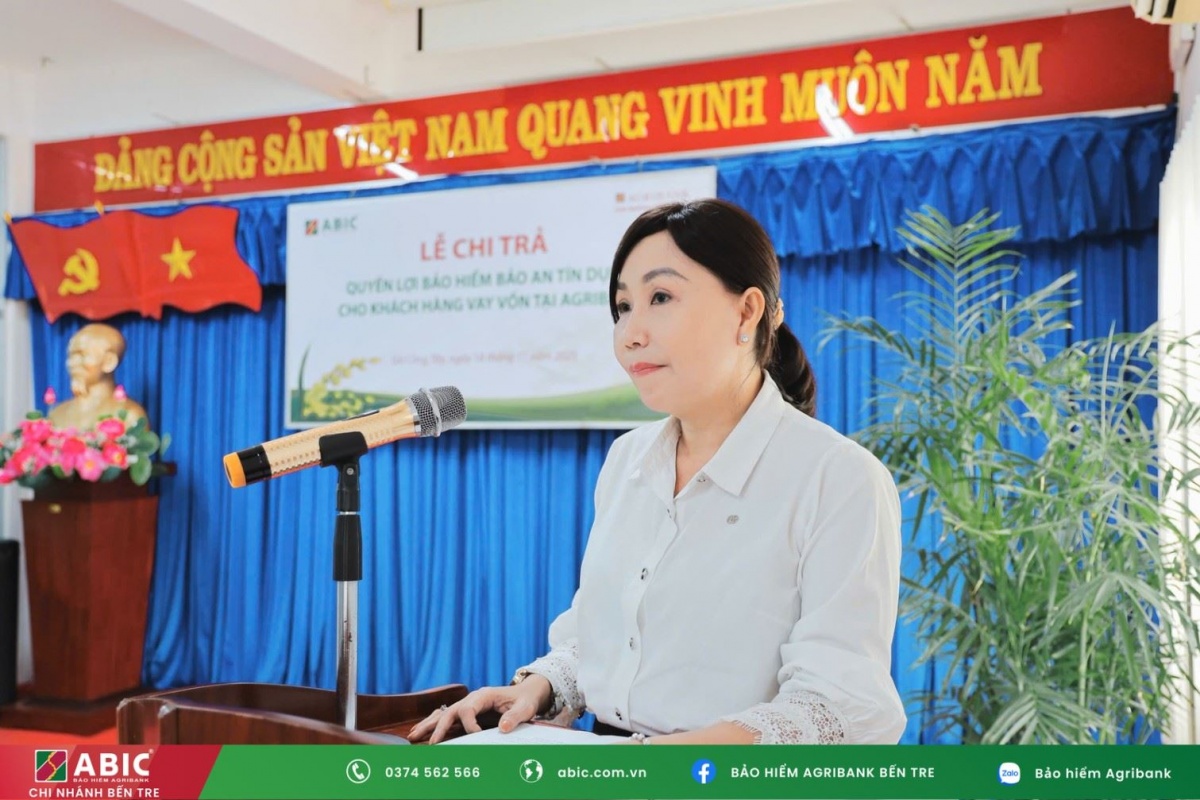 Bảo hiểm Agribank chi nhánh Bến Tre chi trả hơn 700 triệu đồng quyền lợi cho khách hàng Bảo hiểm Agribank chi nhánh Bến Tre chi trả hơn 700 triệu đồng quyền lợi cho khách hàng