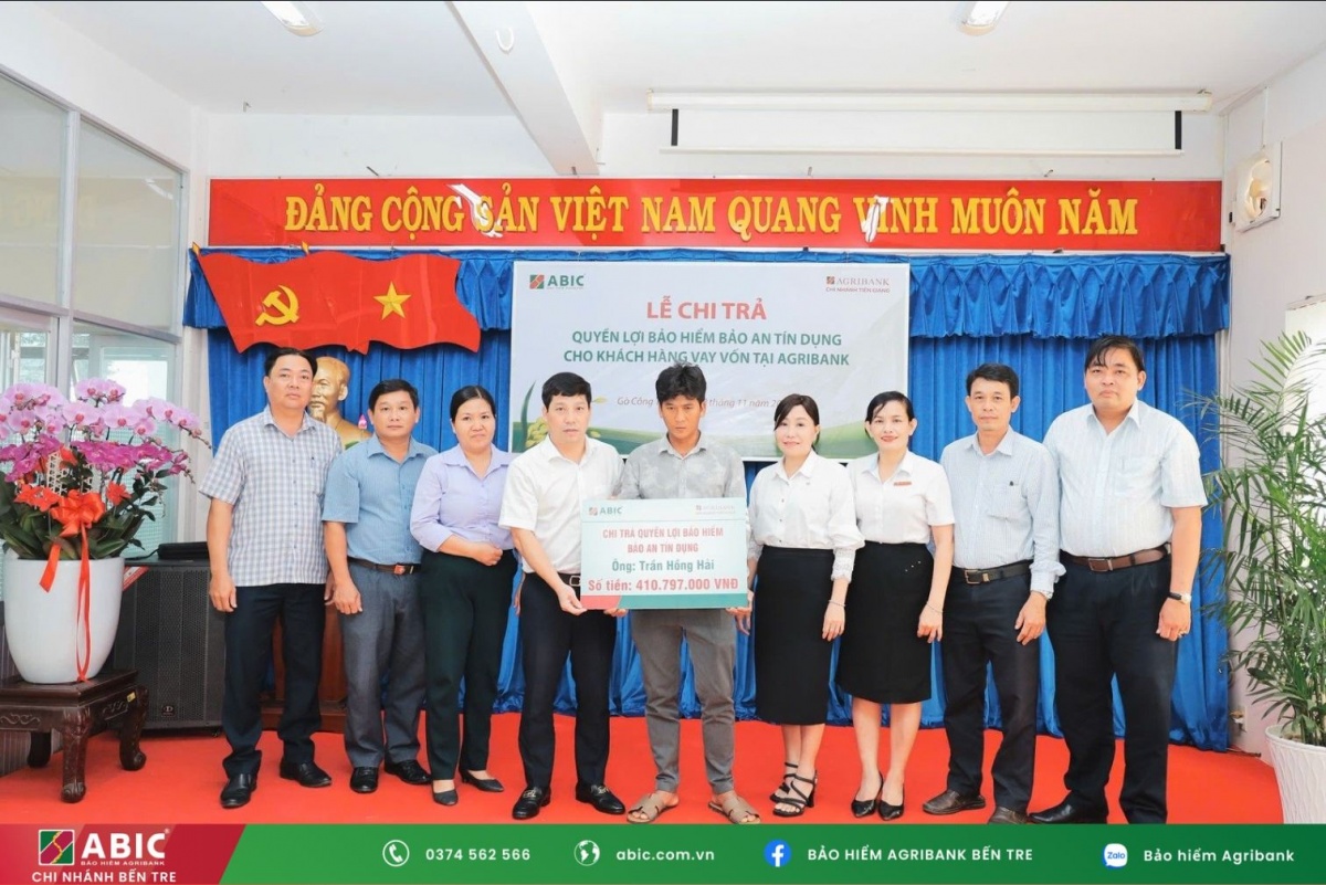 Bảo hiểm Agribank chi nhánh Bến Tre chi trả hơn 700 triệu đồng quyền lợi cho khách hàng Bảo hiểm Agribank chi nhánh Bến Tre chi trả hơn 700 triệu đồng quyền lợi cho khách hàng