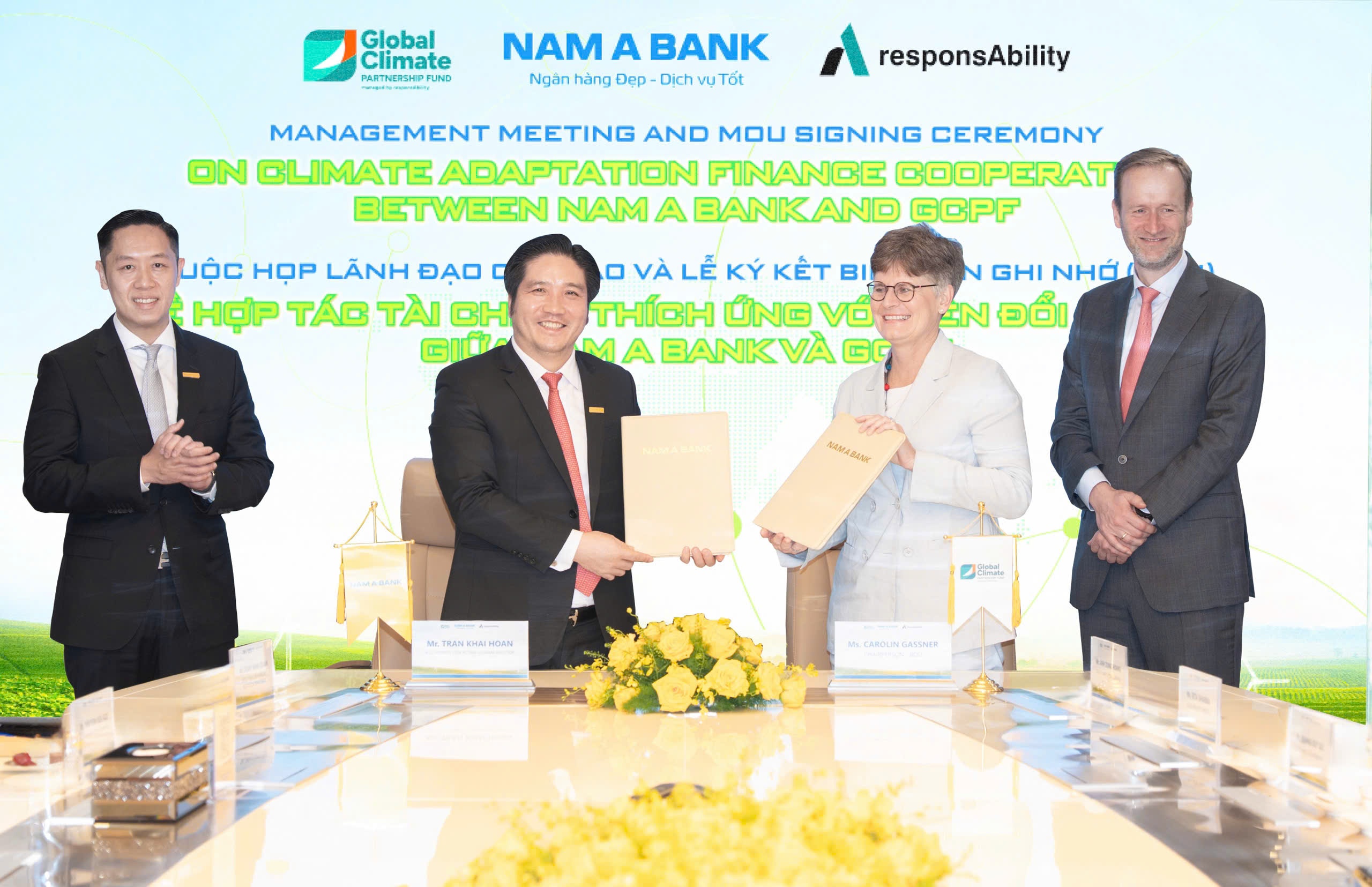 Ông Trần Khải Hoàn – Thành viên HĐQT kiêm Quyền Tổng giám đốc Nam A Bank và Bà Carolin Gassner – Chủ tịch HĐQT GCPF ký kết Biên bản ghi nhớ hợp tác. Ông Trần Khải Hoàn – Thành viên HĐQT kiêm Quyền Tổng giám đốc Nam A Bank và Bà Carolin Gassner – Chủ tịch HĐQT GCPF ký kết Biên bản ghi nhớ hợp tác.