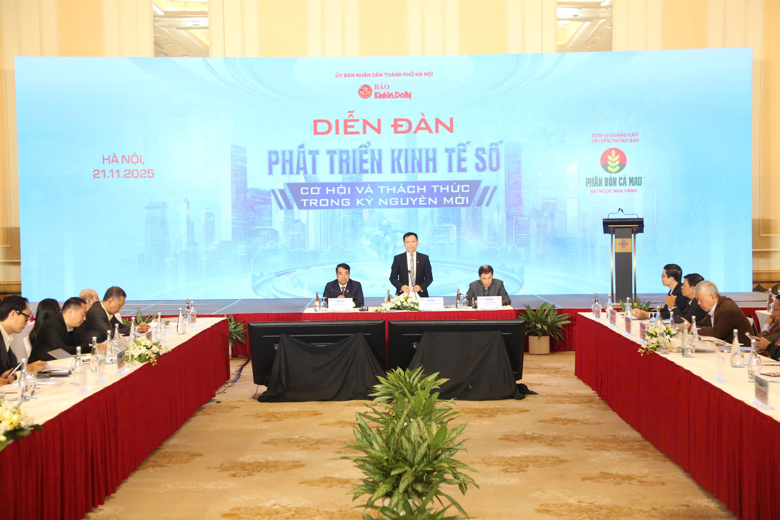 Quang cảnh Diễn đàn “Phát triển kinh tế số: Cơ hội và thách thức trong kỷ nguyên số” Quang cảnh Diễn đàn “Phát triển kinh tế số: Cơ hội và thách thức trong kỷ nguyên số”