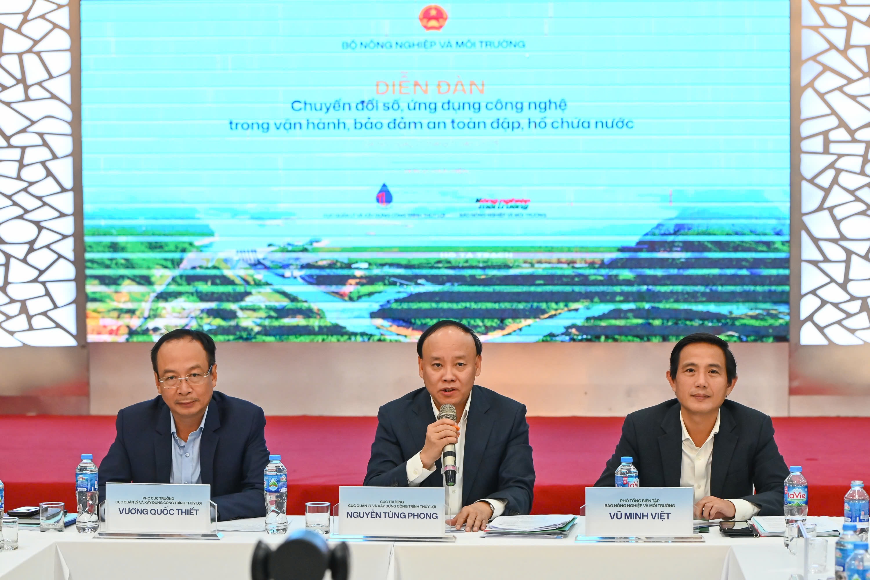 Quang cảnh diễn đàn Quang cảnh diễn đàn