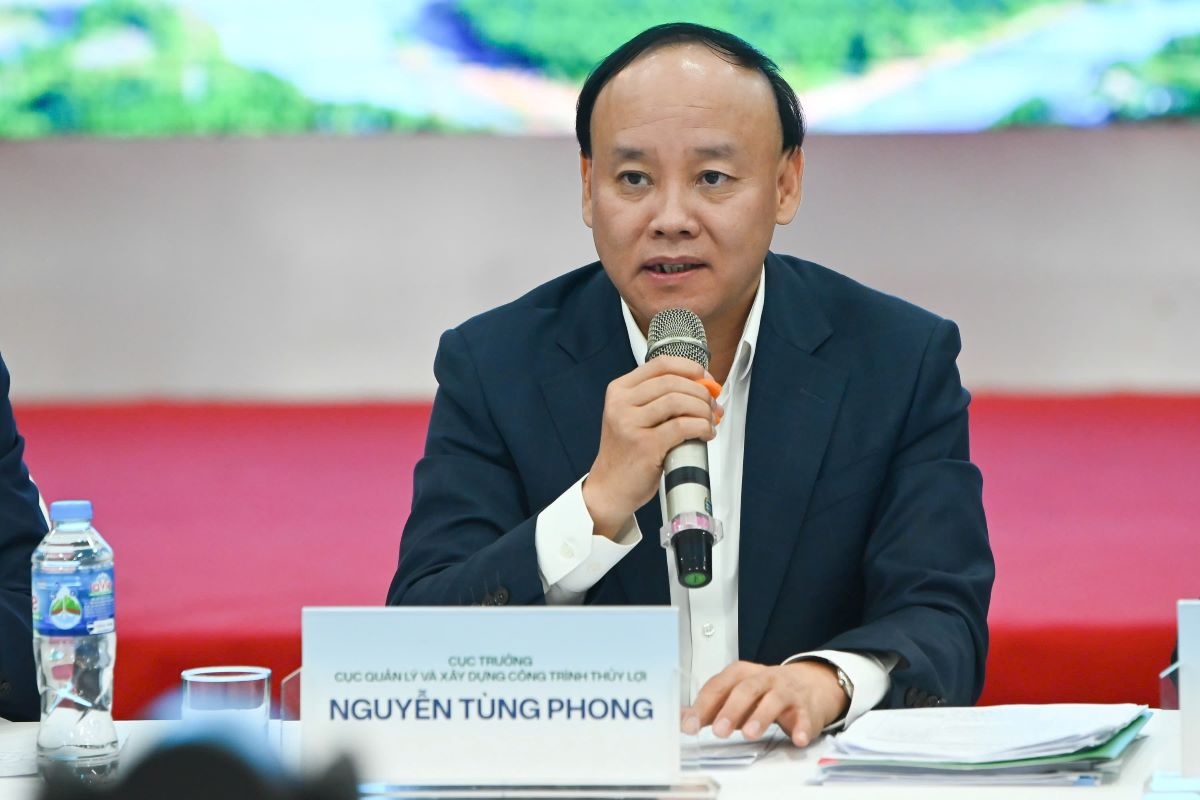 Ông Nguyễn Tùng Phong, Cục trưởng Cục Quản lý và Xây dựng công trình thủy lợi (Bộ Nông nghiệp và Môi trường) phát biểu Ông Nguyễn Tùng Phong, Cục trưởng Cục Quản lý và Xây dựng công trình thủy lợi (Bộ Nông nghiệp và Môi trường) phát biểu