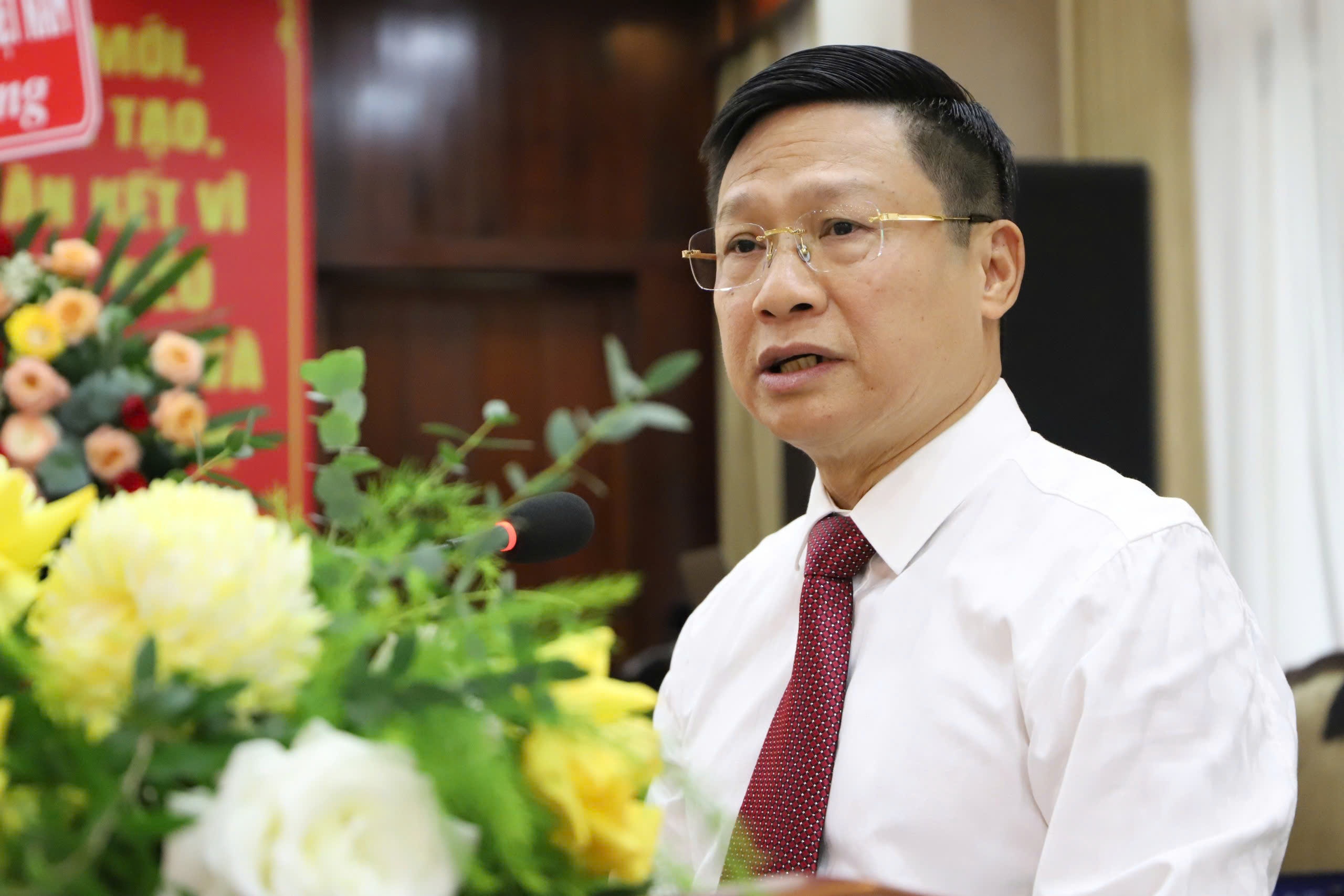 Ông Võ Minh Tuấn, Giám đốc NHNN chi nhánh Khu vực 2 phát biểu khai mạc triển lãm Ông Võ Minh Tuấn, Giám đốc NHNN chi nhánh Khu vực 2 phát biểu khai mạc triển lãm