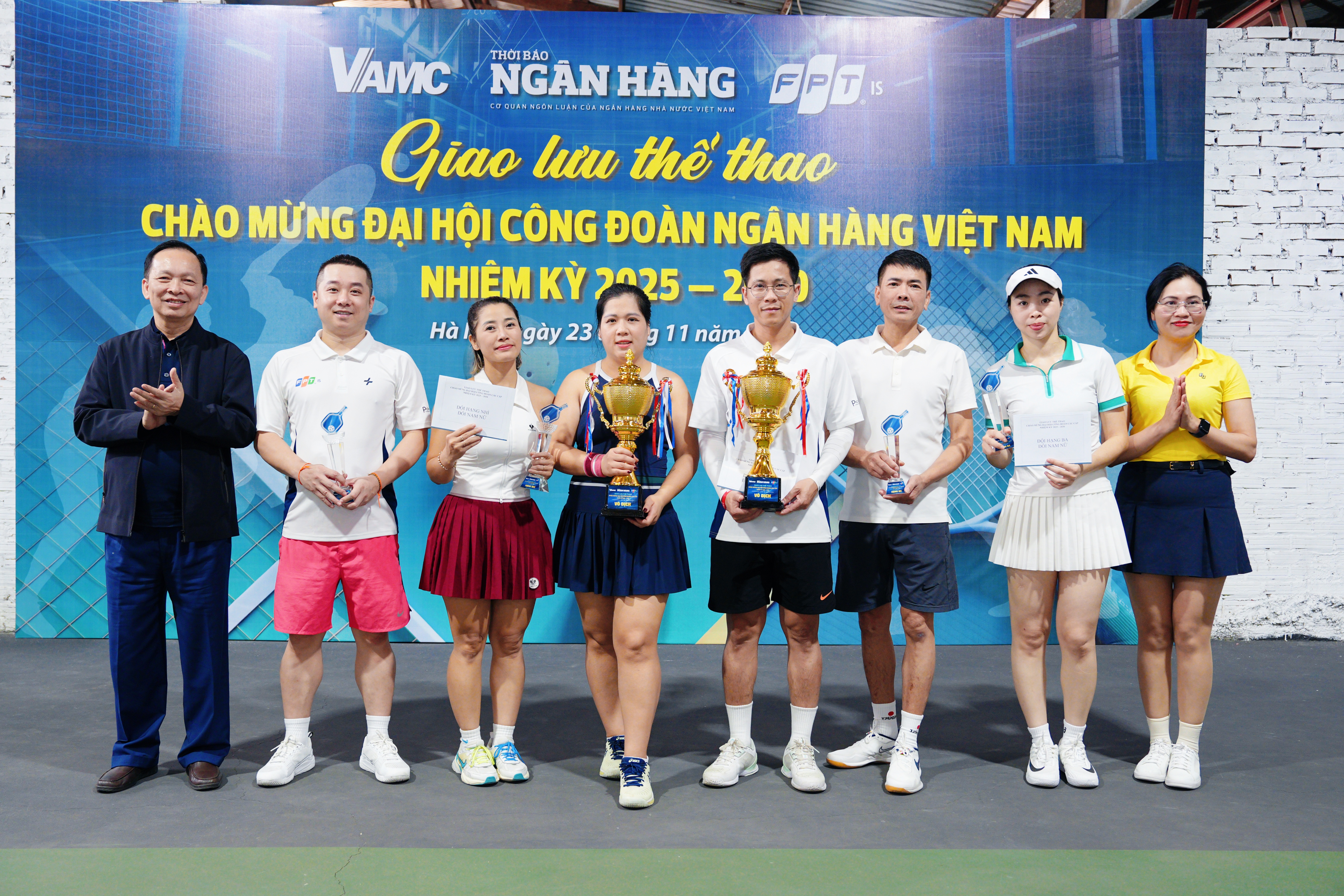 Giải thể thao 3 đơn vị Thời báo Ngân hàng, VAMC, FPT IS: Lan tỏa tinh thần đoàn kết và sẻ chia cộng đồng Giao lưu thể thao 3 đơn vị Thời báo Ngân hàng – VAMC – FPT IS: Toàn bộ giải thưởng ủng hộ đồng bào vùng lũ