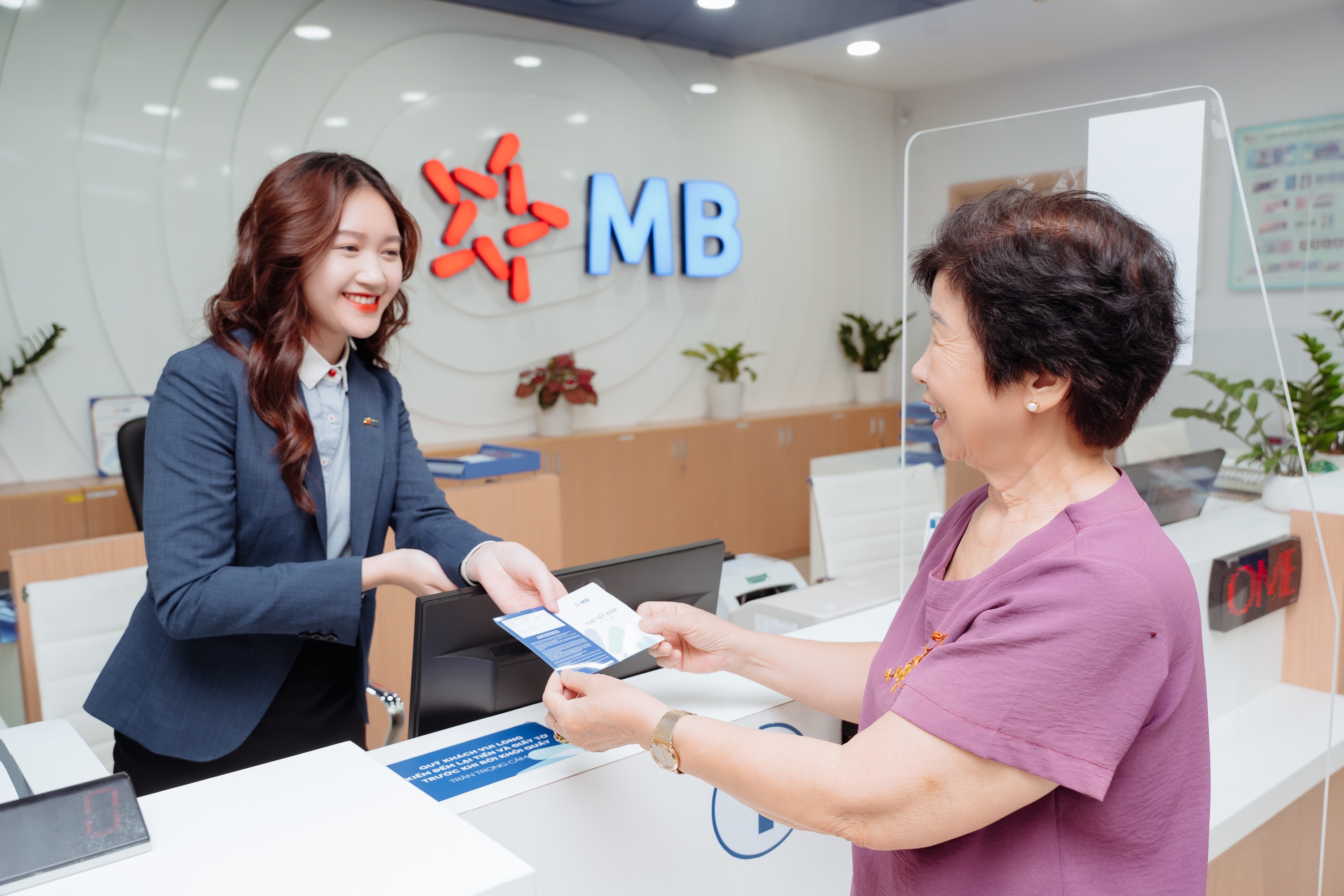 MB tiếp tục duy trì hiệu quả hoạt động hàng đầu trong nhóm các ngân hàng hoạt động tốt nhất tại Việt Nam. MB tiếp tục duy trì hiệu quả hoạt động hàng đầu trong nhóm các ngân hàng hoạt động tốt nhất tại Việt Nam.