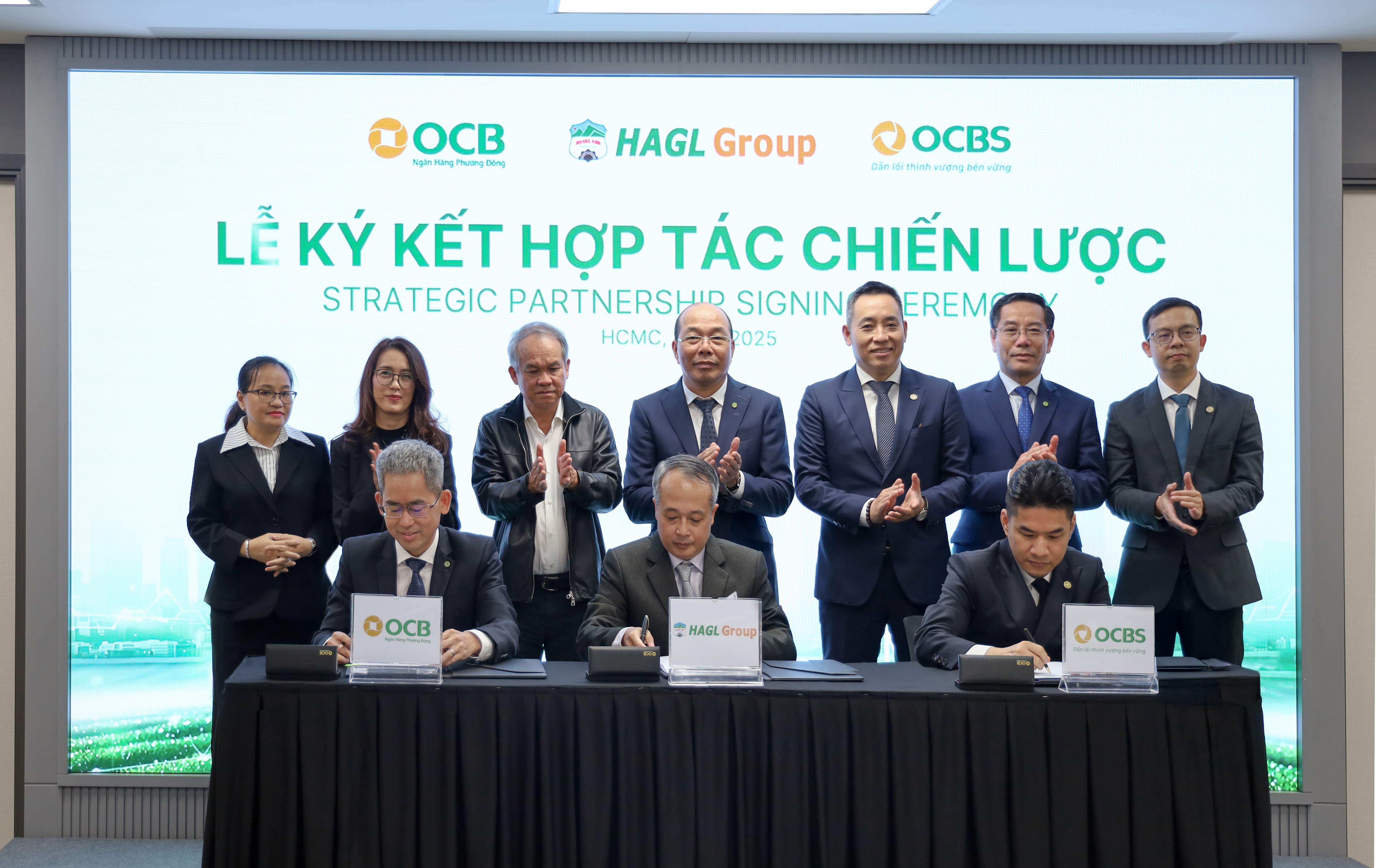 OCB, OCBS và HAGL chính thức ký kết hợp tác chiến lược OCB, OCBS và HAGL chính thức ký kết hợp tác chiến lược