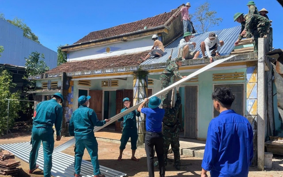 Khẩn trương hỗ trợ vùng bị thiệt hại nặng bởi bão lũ Khẩn trương hỗ trợ vùng bị thiệt hại nặng bởi bão lũ