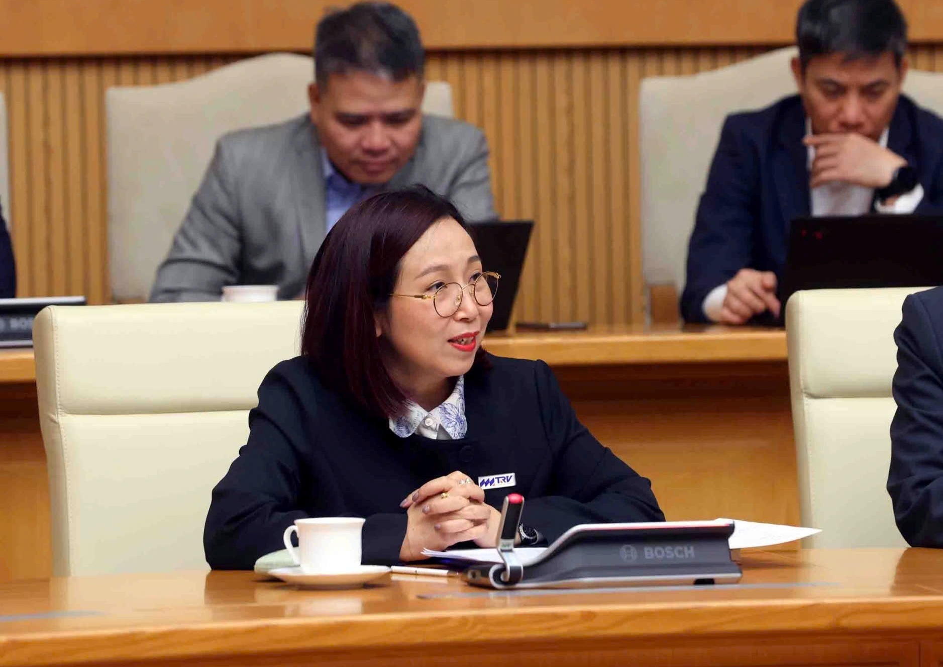 Đại diện Công ty cổ phần Vận tải đường sắt Việt Nam phát biểu tại cuộc họp - Ảnh: VGP/Nguyễn Hoàng Đại diện Công ty cổ phần Vận tải đường sắt Việt Nam phát biểu tại cuộc họp - Ảnh: VGP/Nguyễn Hoàng