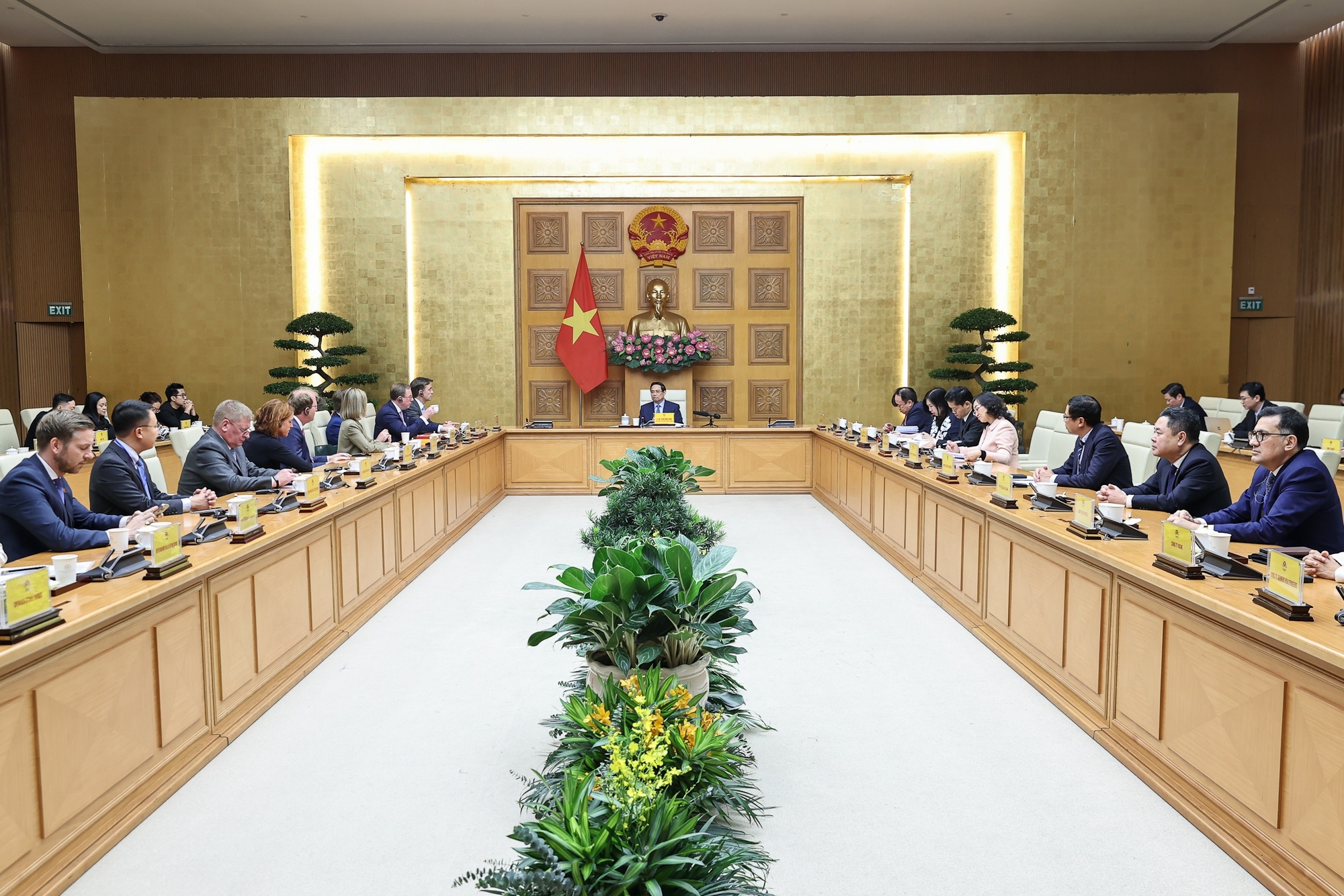 Thủ tướng vui mừng nhận thấy quan hệ Việt Nam - EU phát triển năng động, thực chất trên nhiều lĩnh vực, châu Âu là người bạn chân thành, tin cậy, trong đó thương mại – đầu tư là một trụ cột hợp tác quan trọng - Ảnh: VGP/Nhật Bắc Thủ tướng vui mừng nhận thấy quan hệ Việt Nam - EU phát triển năng động, thực chất trên nhiều lĩnh vực, châu Âu là người bạn chân thành, tin cậy, trong đó thương mại – đầu tư là một trụ cột hợp tác quan trọng - Ảnh: VGP/Nhật Bắc